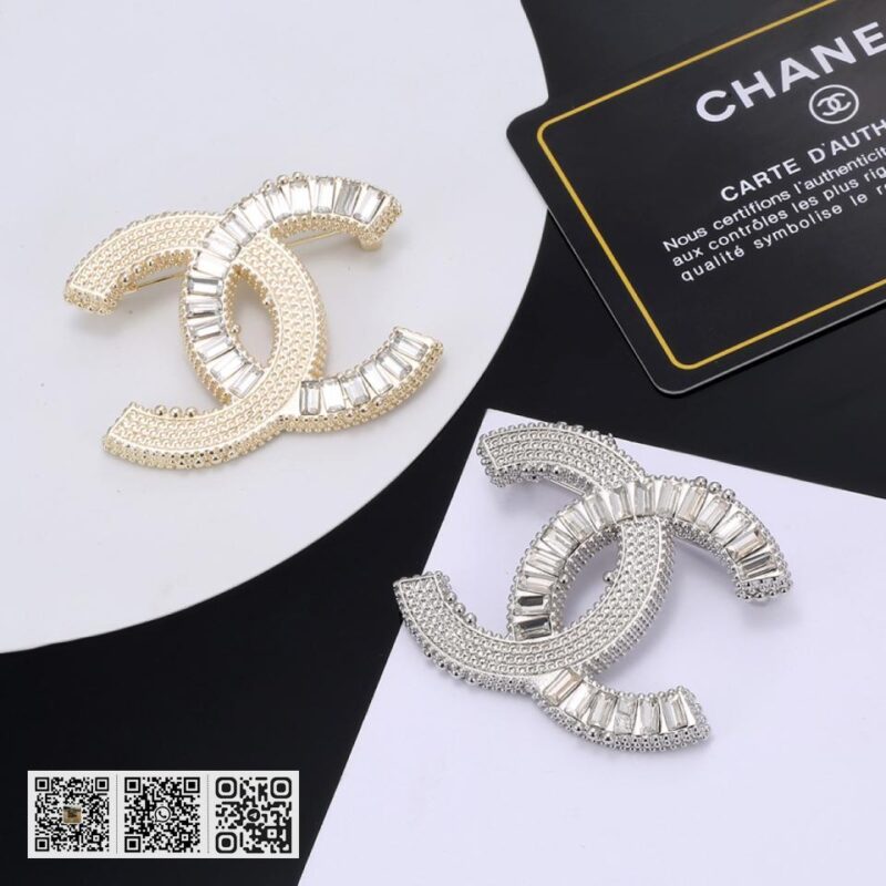 CHANEL Chanel字母胸针