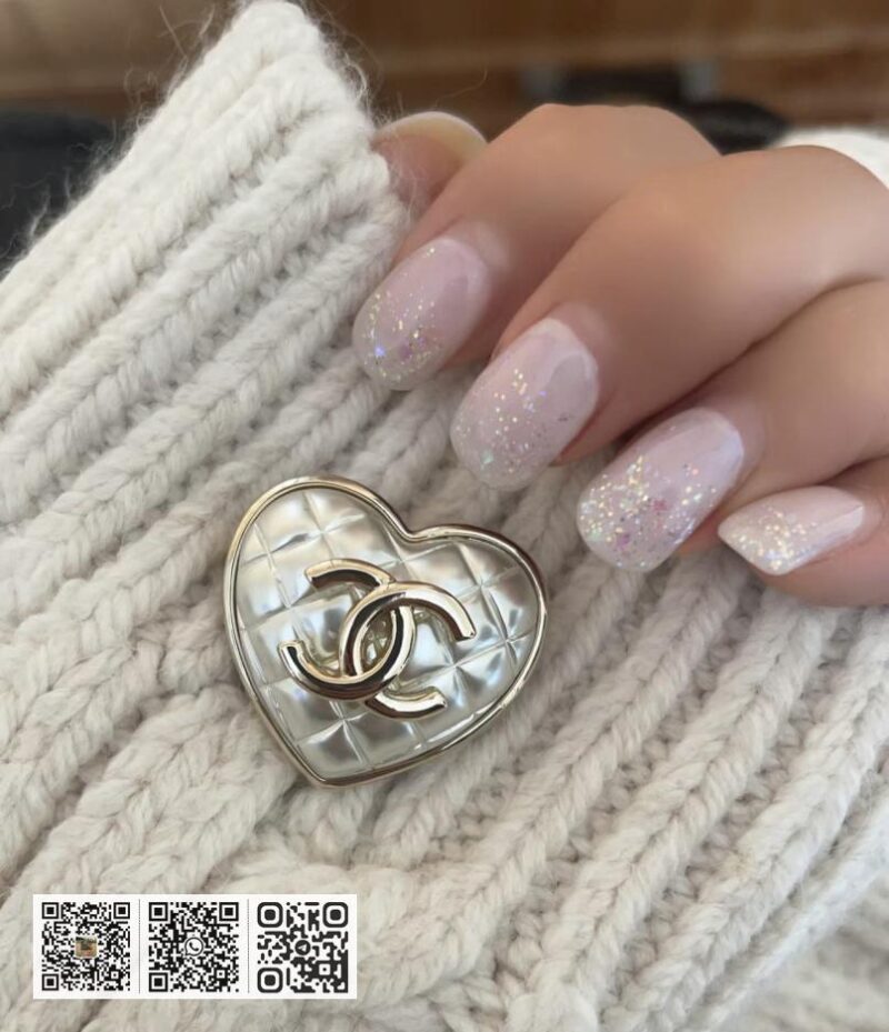 Chanel 菱格胸针 - Image 3