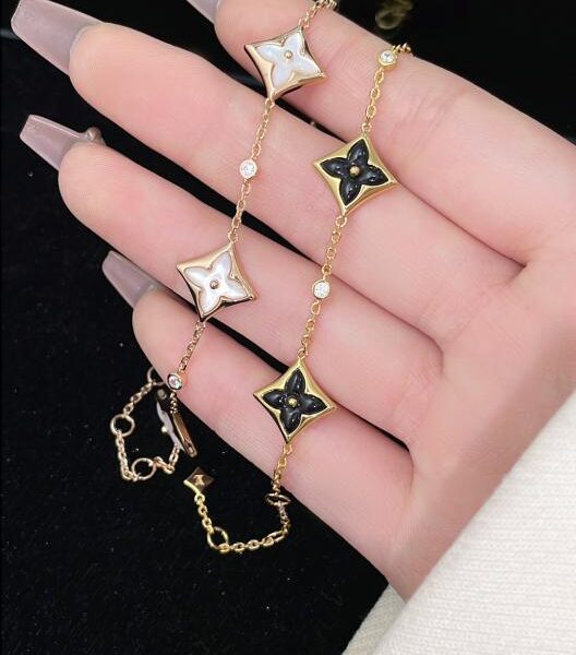 LV color blossom bb贝母钻手链