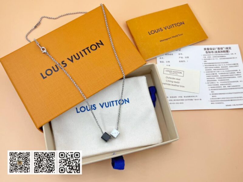 LV GAMBLING DICE 项链