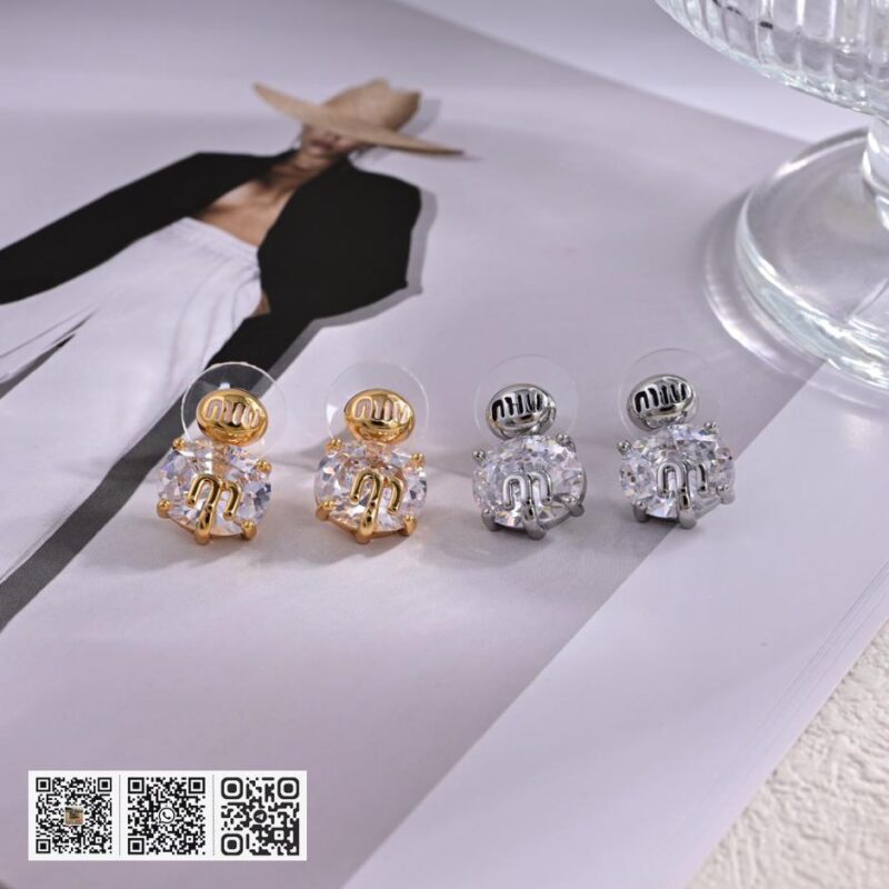 Miu Miu字母耳环
