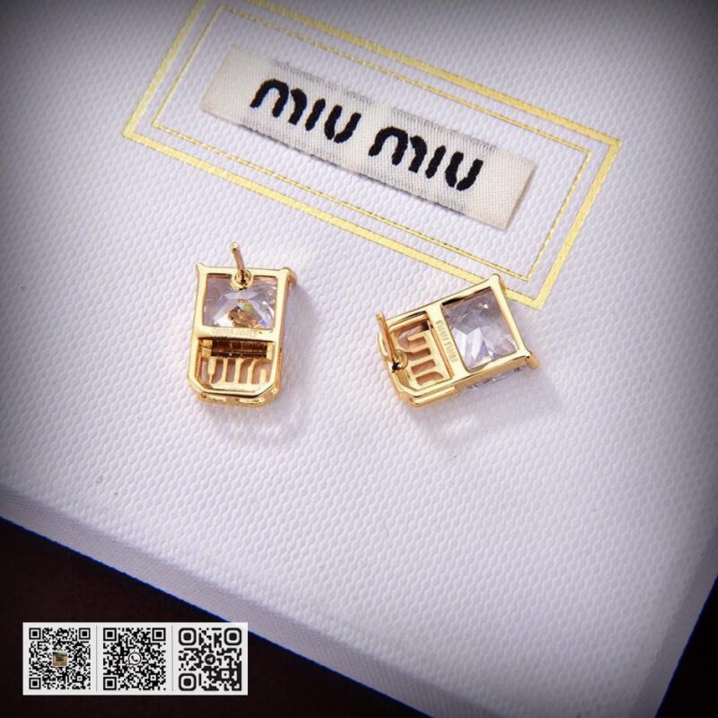 Miu Miu字母耳环 - Image 4