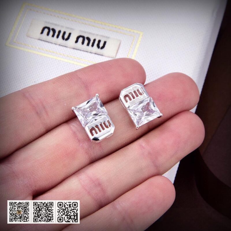 Miu Miu字母耳环 - Image 6