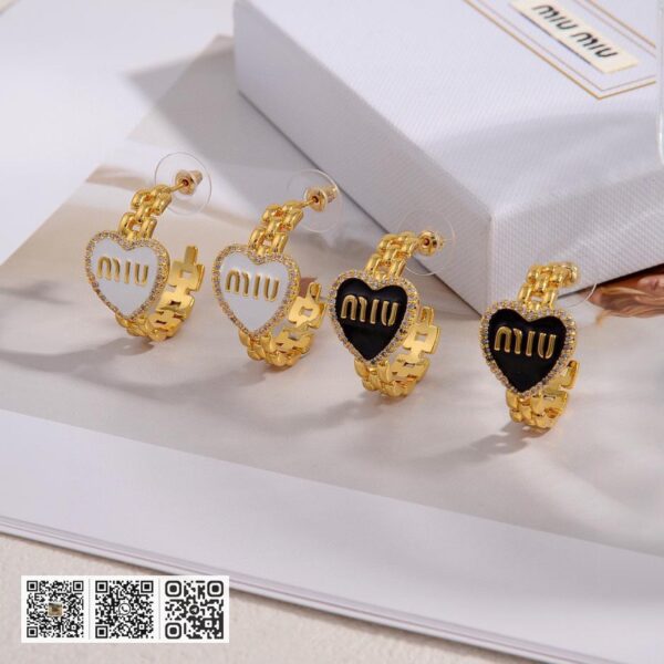 Miu Miu字树脂母耳环