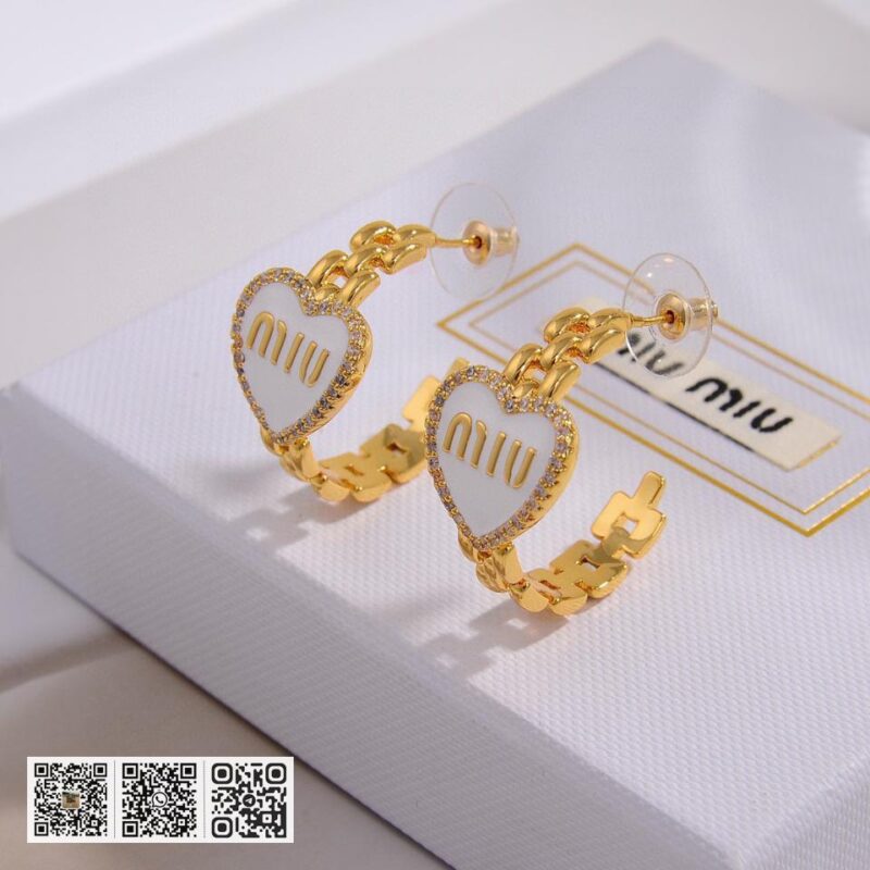 Miu Miu字树脂母耳环 - Image 3