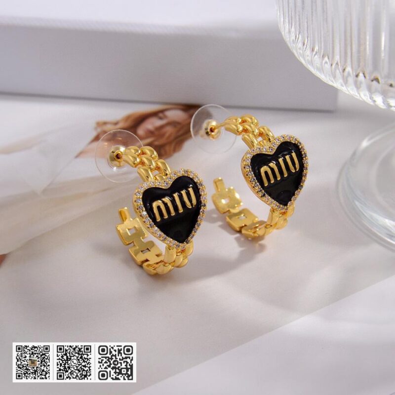Miu Miu字树脂母耳环 - Image 4
