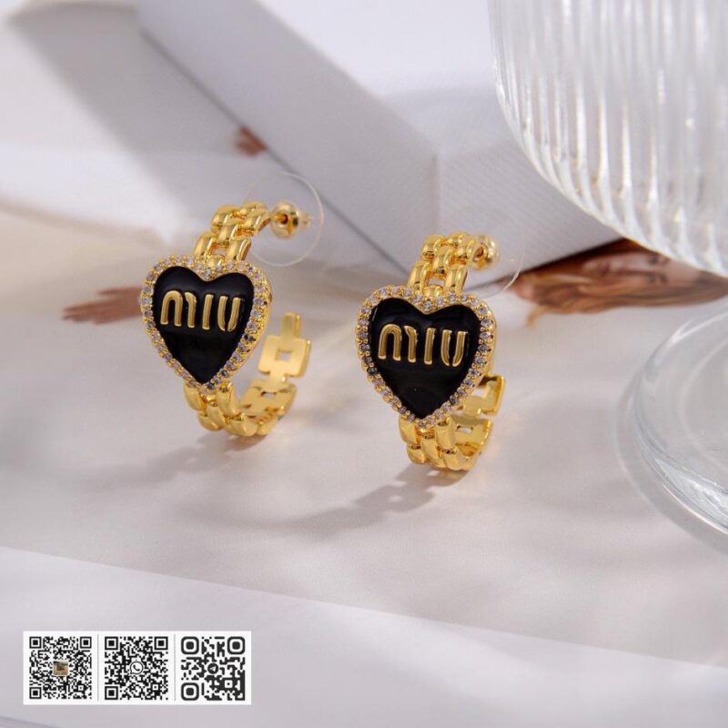 Miu Miu字树脂母耳环 - Image 5