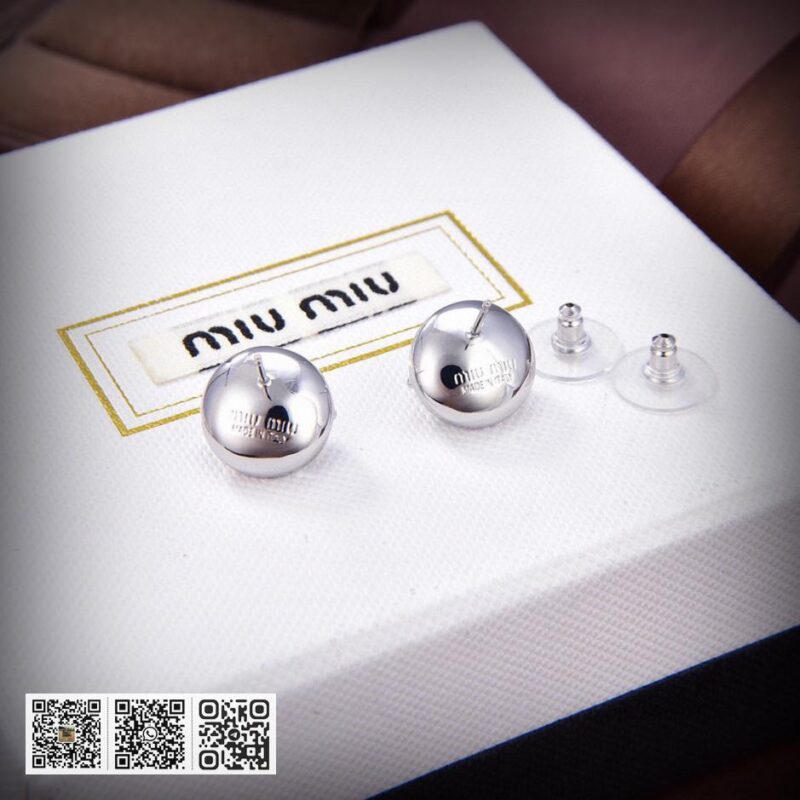 Miu Miu字母耳环 - Image 2