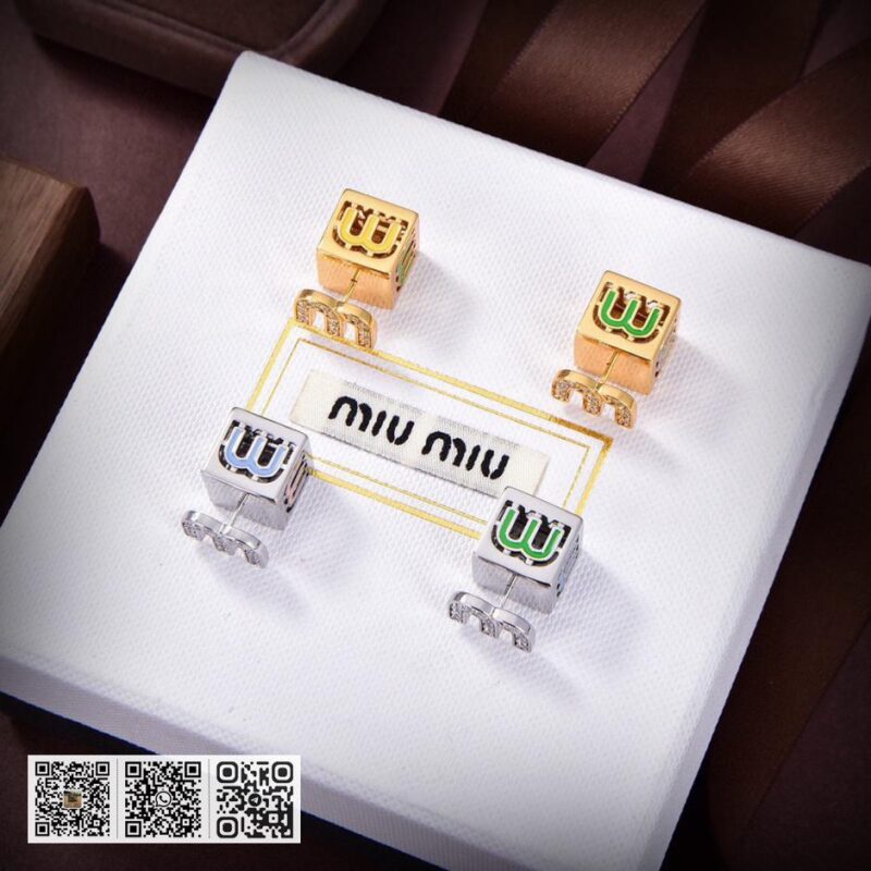 Miu Miu字母耳环
