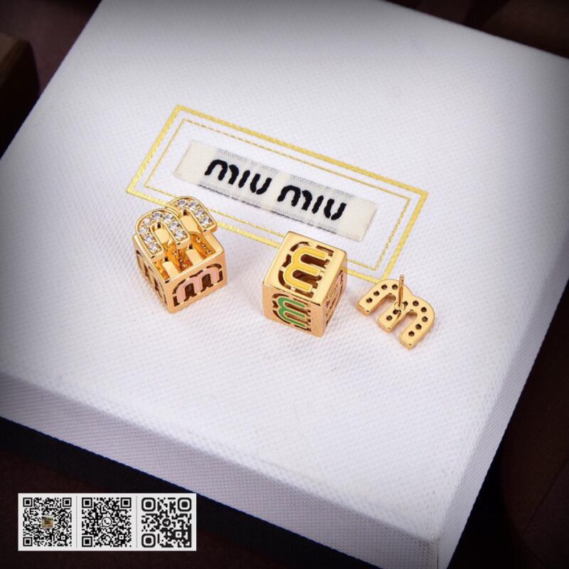 Miu Miu字母耳环 - Image 3