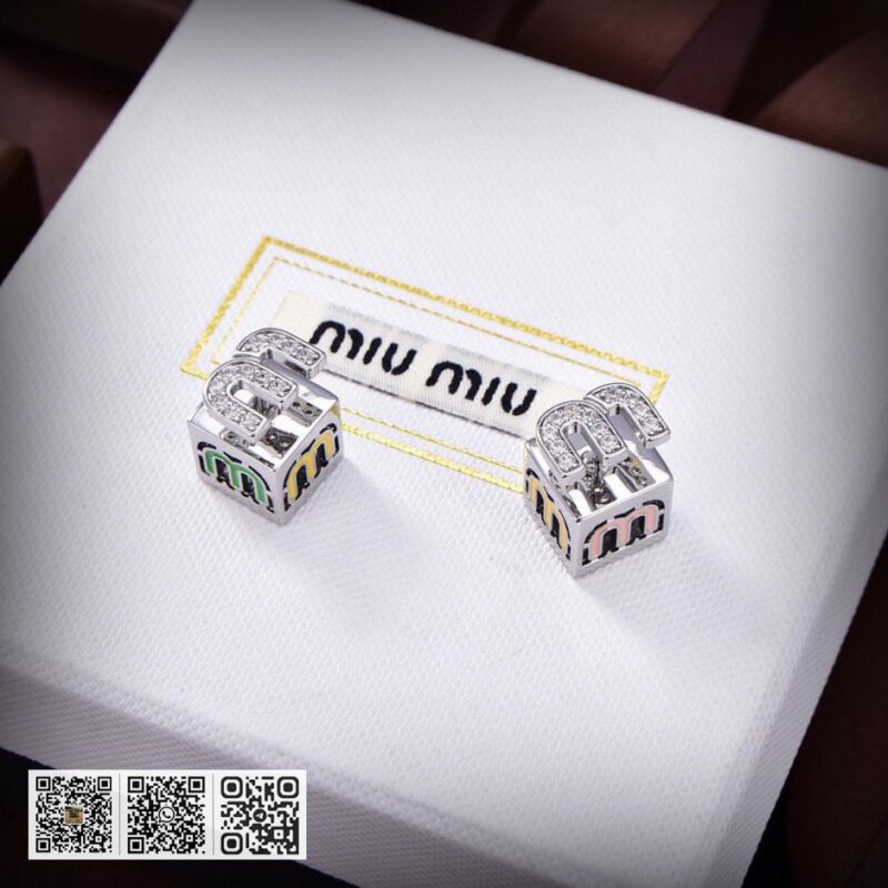 Miu Miu字母耳环 - Image 4