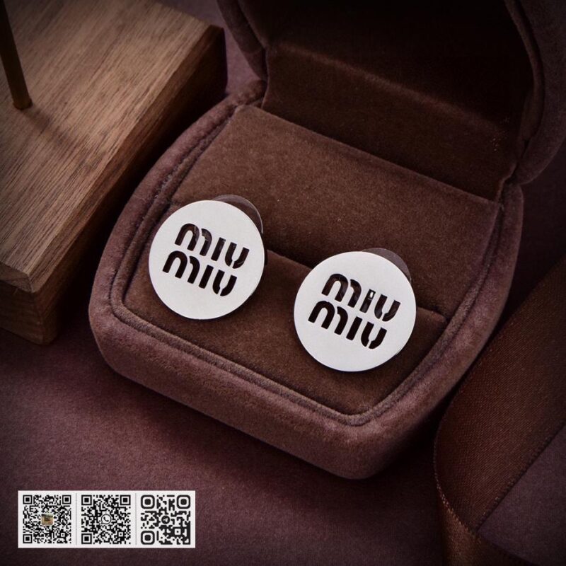 Miu Miu字母耳环 - Image 4