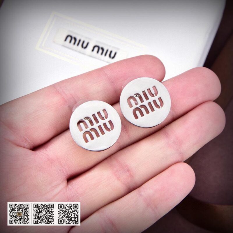 Miu Miu字母耳环 - Image 6