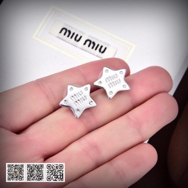 Miu Miu巴黎秀场五角星耳环