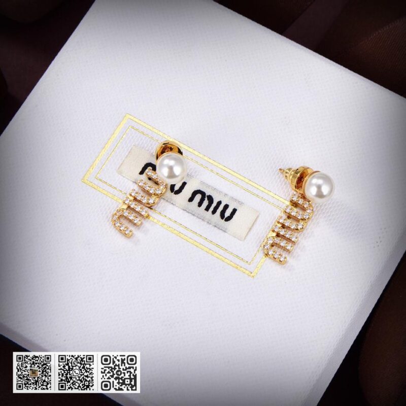 Miu Miu字树脂母耳环 - Image 2