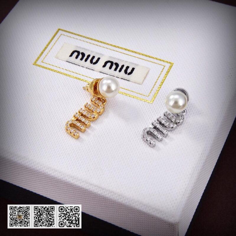 Miu Miu字树脂母耳环 - Image 4