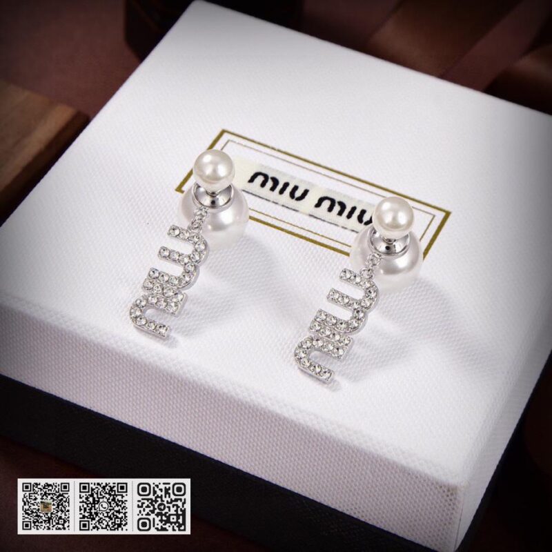 Miu Miu巴黎秀场树脂耳环