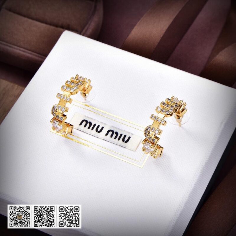 Miu Miu巴黎秀场最耳环