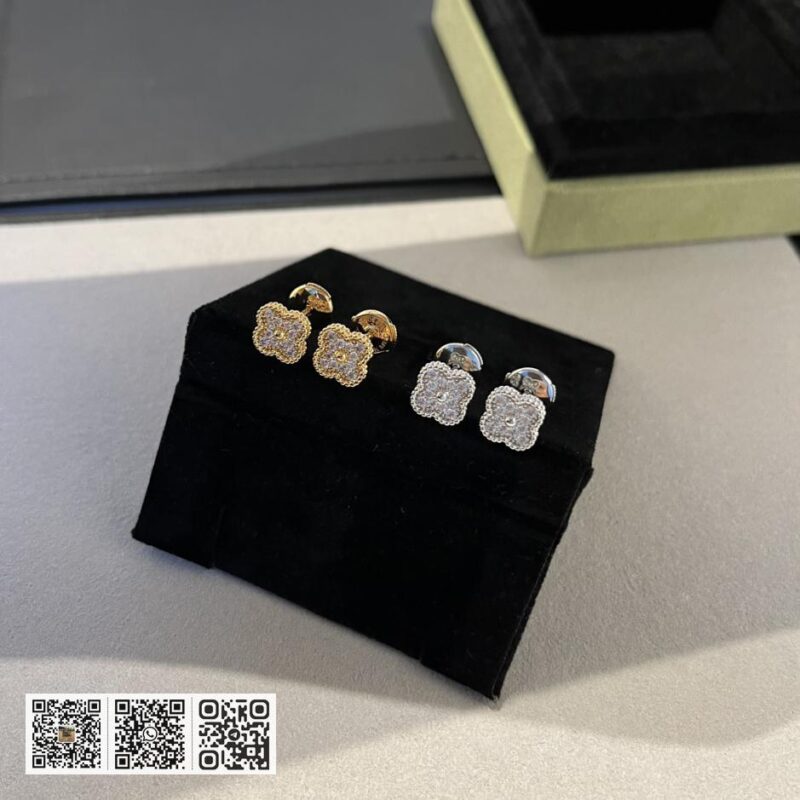 顶级版 Van Cleef &038; Arpelsvca mini满钻四叶草耳钉 - Image 3