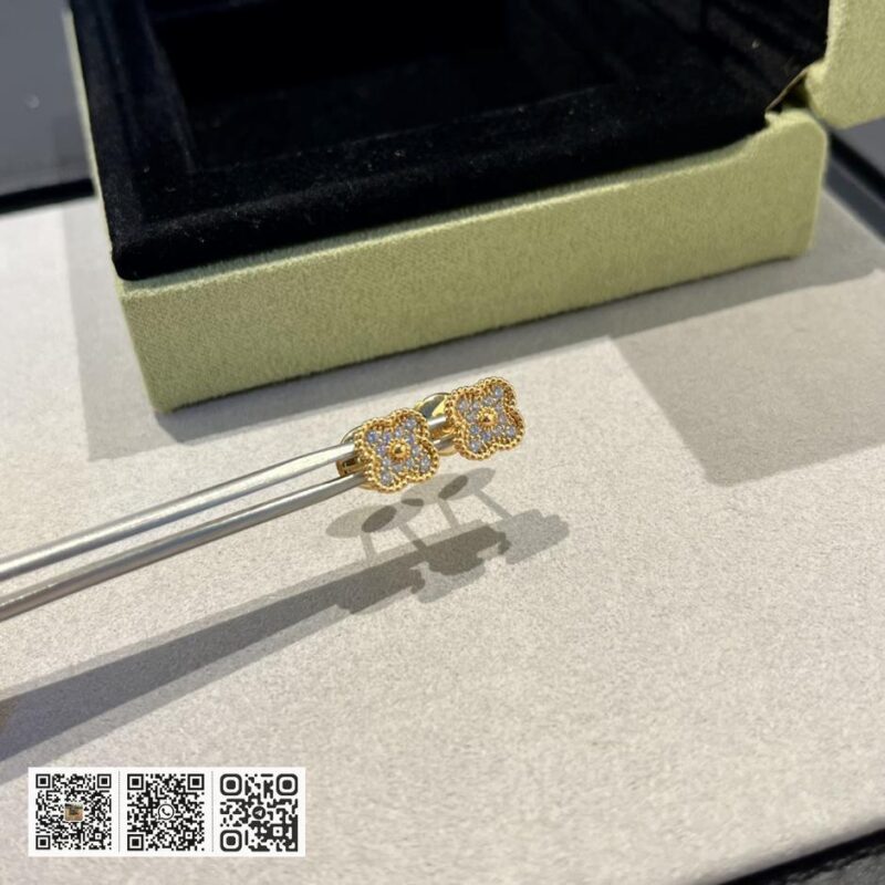 顶级版 Van Cleef &038; Arpelsvca mini满钻四叶草耳钉 - Image 5