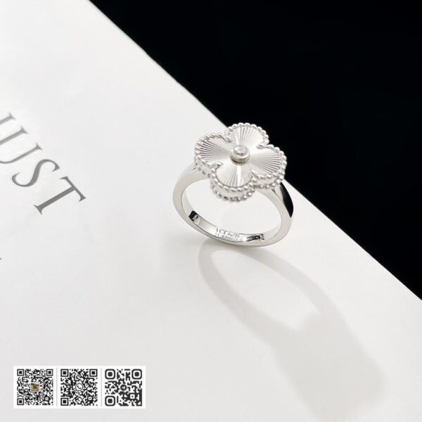顶级版 Van Cleef &038; Arpels 四叶草戒指