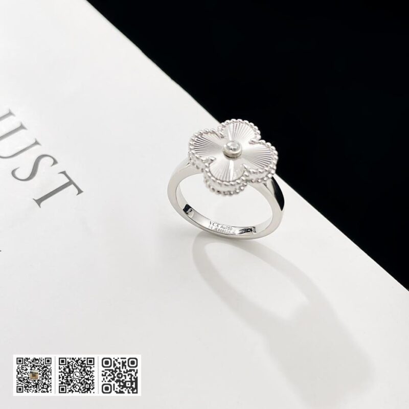 顶级版 Van Cleef &038; Arpels 四叶草戒指