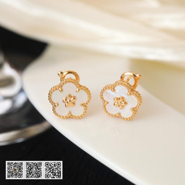 顶级版 Van Cleef &038; Arpels Lucky Spring系列梅花耳环