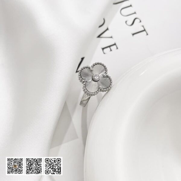 顶级版 Van Cleef &038; Arpels 四叶草戒指戒指
