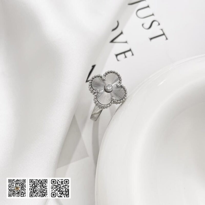 顶级版 Van Cleef &038; Arpels 四叶草戒指戒指