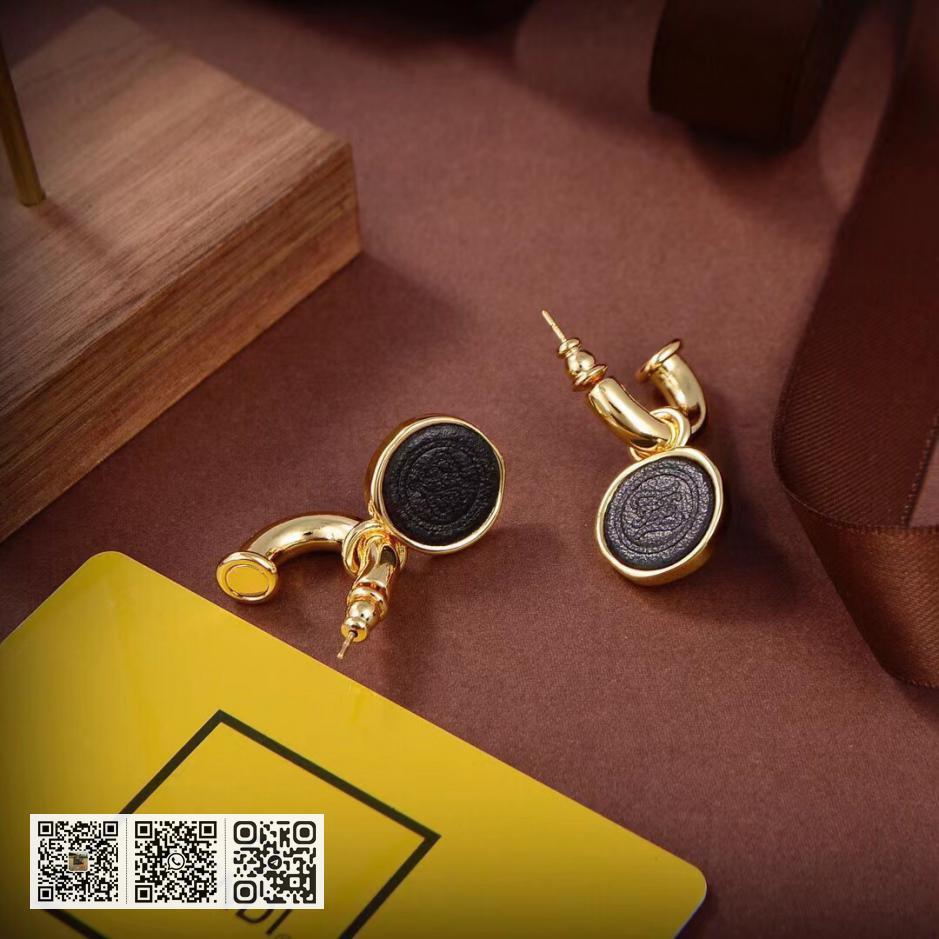 FENDI logo耳钉 - Image 6