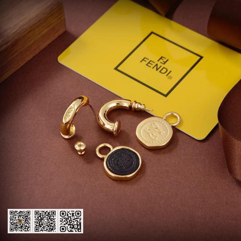 FENDI logo耳钉 - Image 9