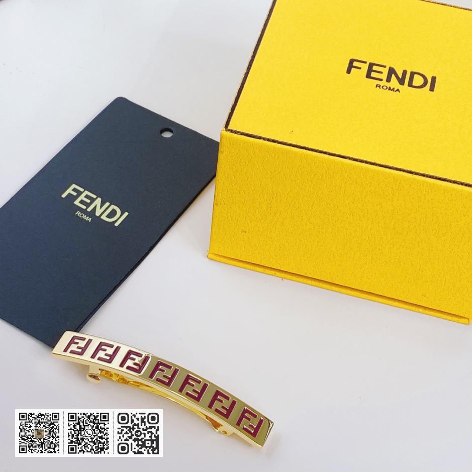 Fendi 金属字母发夹 - Image 5