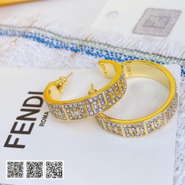 Fendi 新款满钻耳环