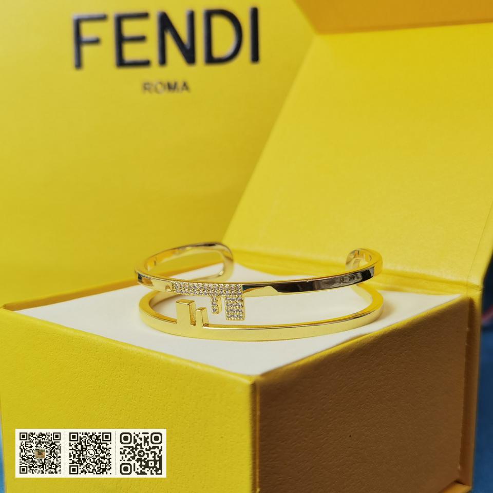 Fendi 手镯