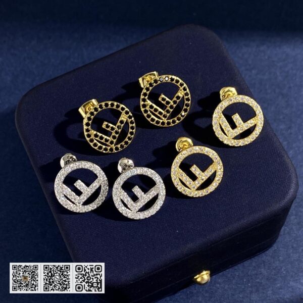 Fendi 镂空满钻F耳钉