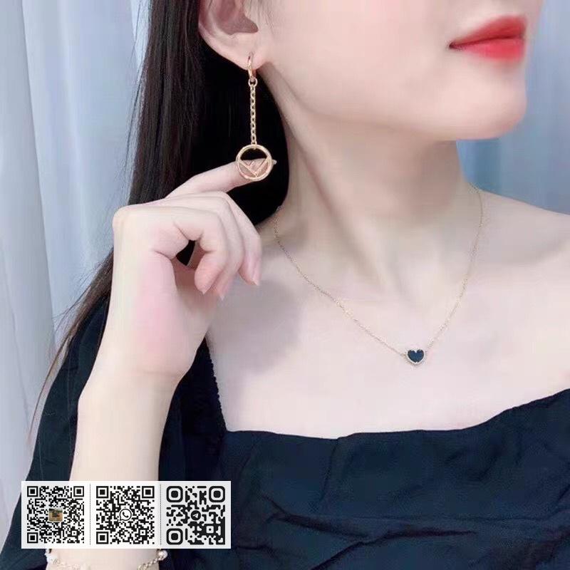 FENDI logo耳坠 - Image 7