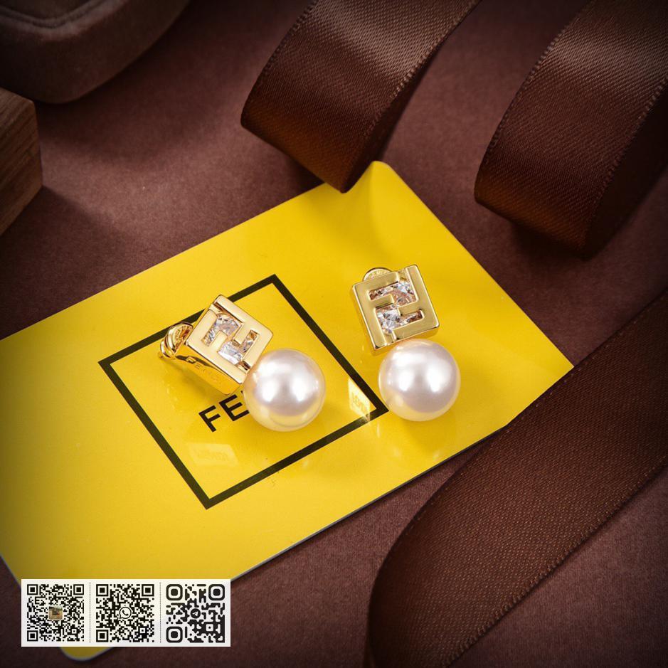 FENDI logo耳环