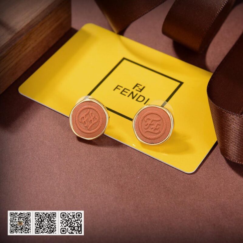 FENDI logo耳钉 - Image 6
