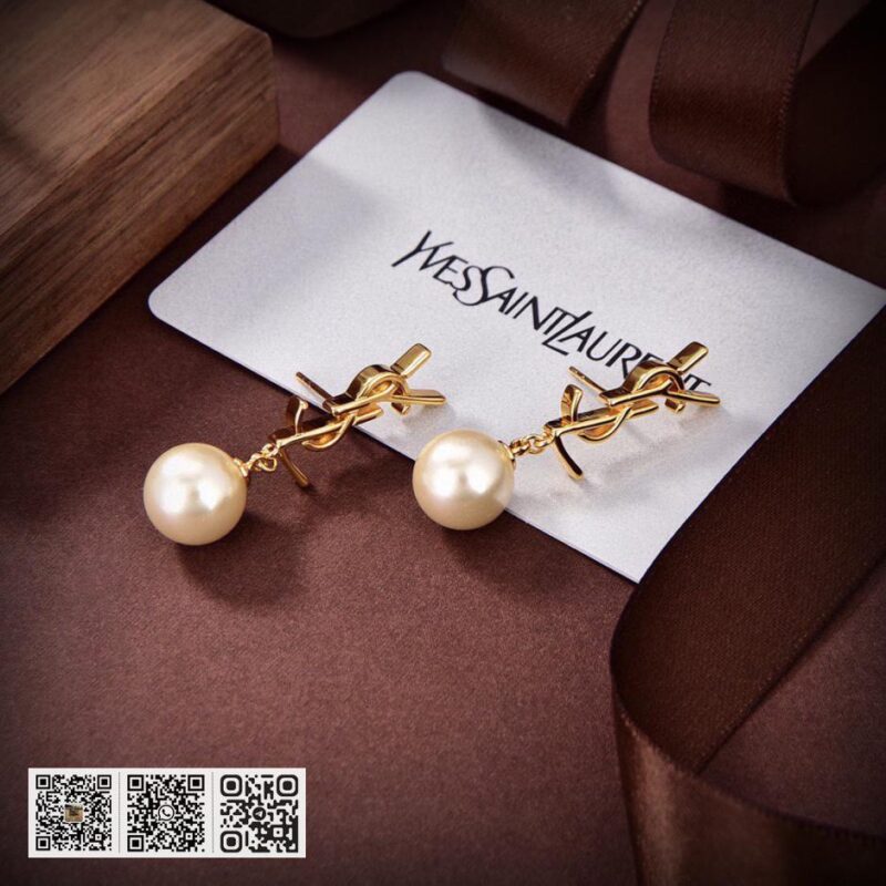YSL 字母耳钉 - Image 4