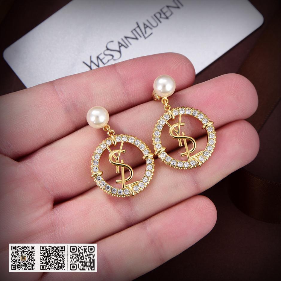 YSL 字母耳钉 - Image 4