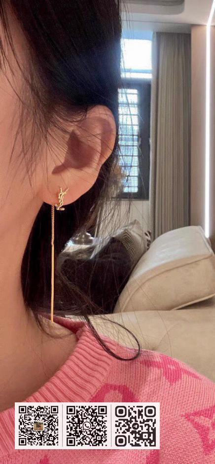 YSL 字母耳钉 - Image 6