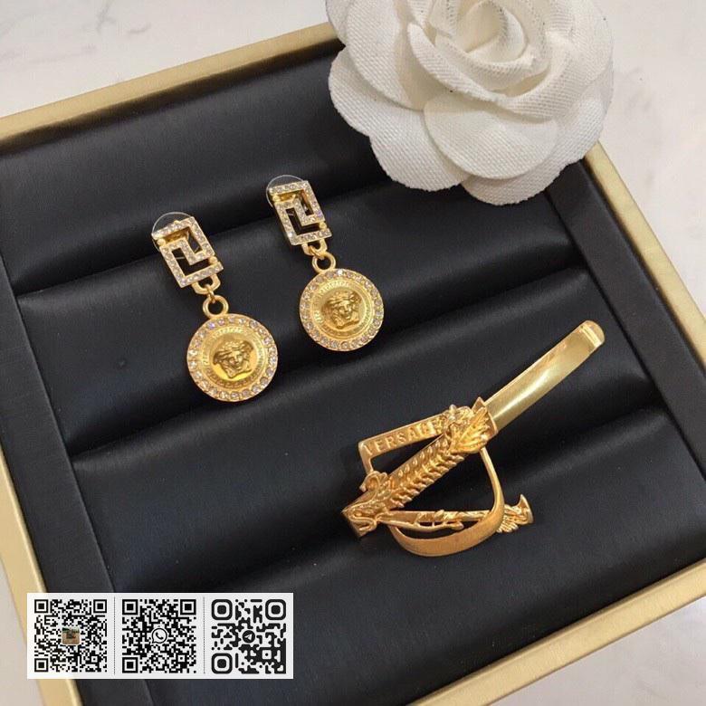 Versace美人头耳环