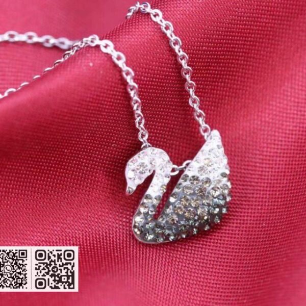 swarovski 渐层天鹅项链