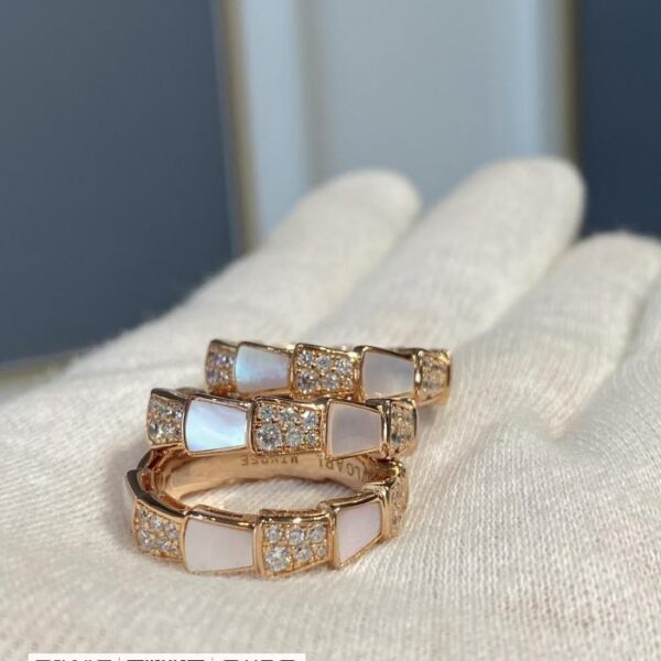 Bvlgari 蛇骨白贝戒指宽版
