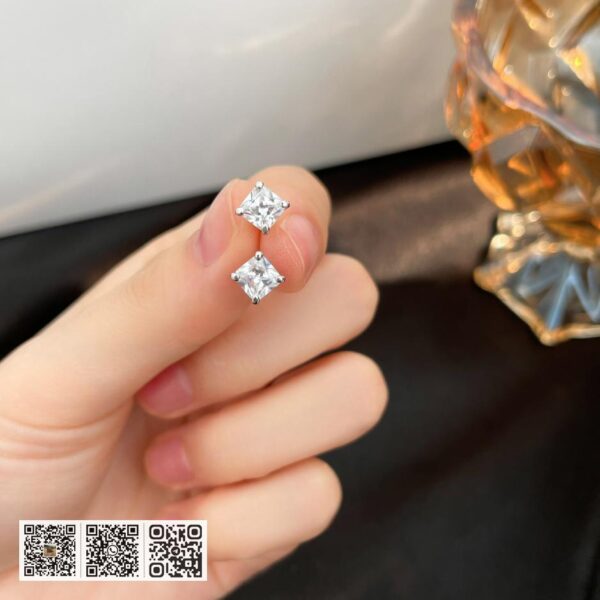 Bvlgari BV白金色Griffe公主方耳钉