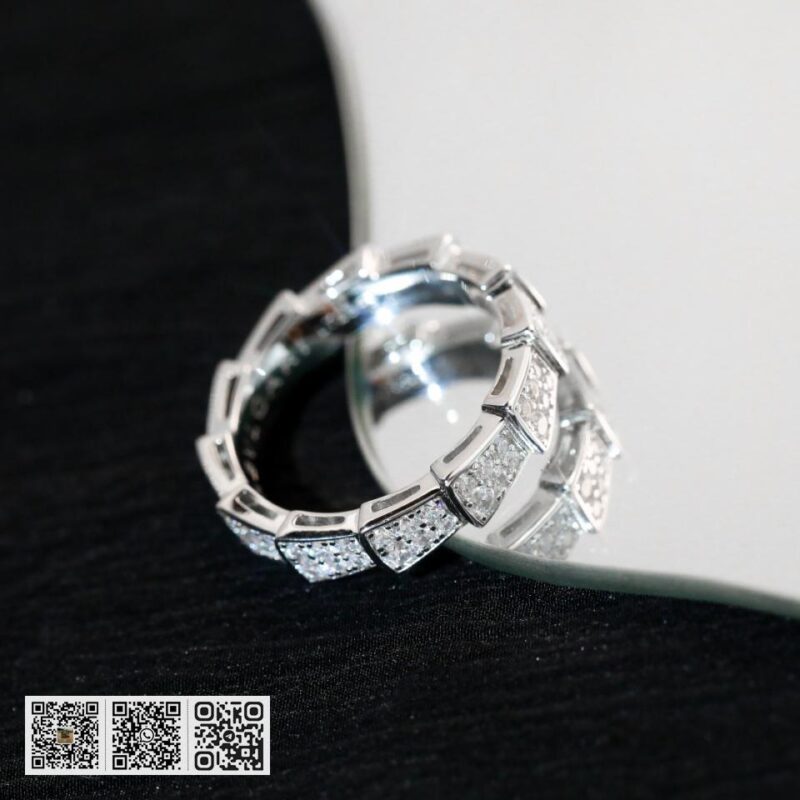 Bvlgari 蛇骨带钻宽版戒指