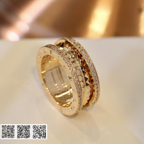 Bvlgari 罗马铆钉带钻戒指