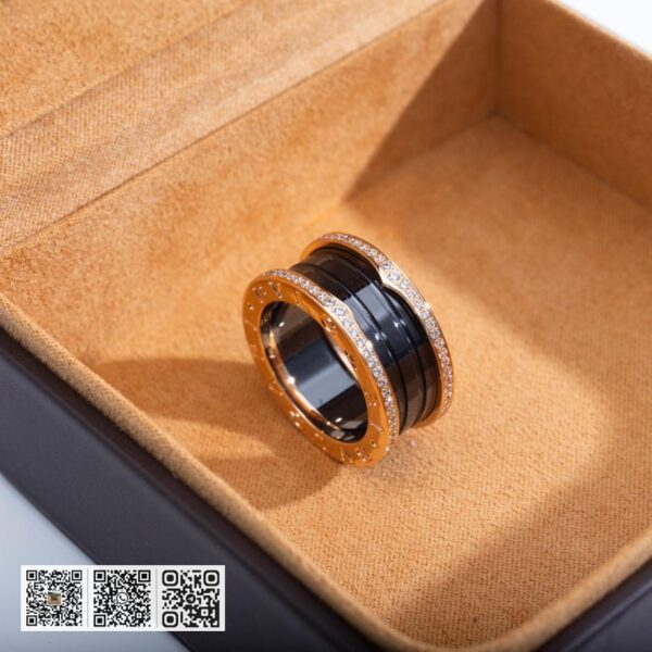 Bvlgari 经典陶瓷镶钻戒指