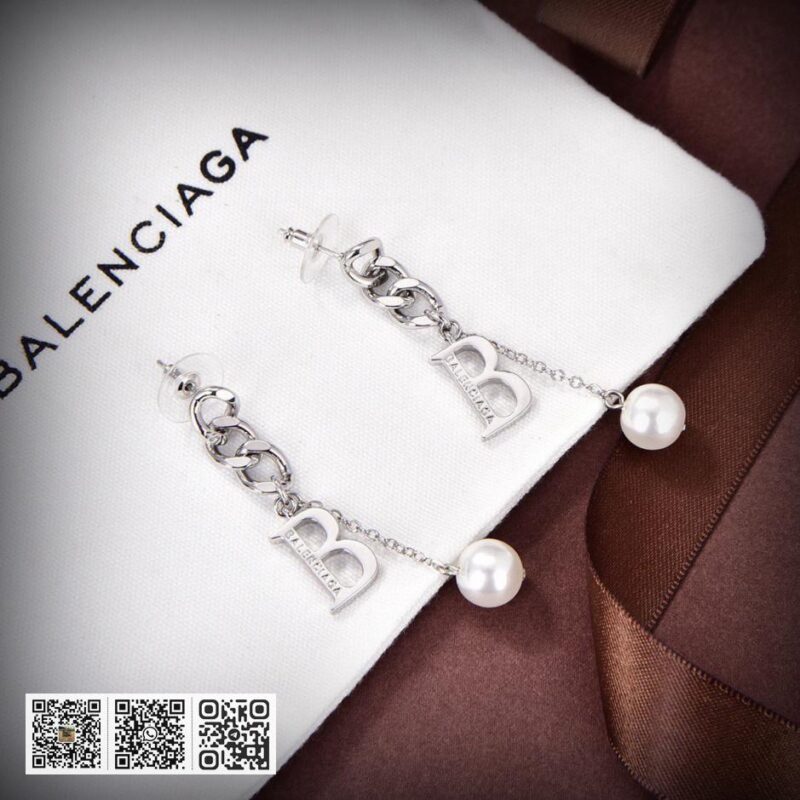 Balenciaga 新款方形钻耳钉