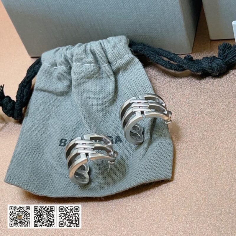 Balenciaga耳环